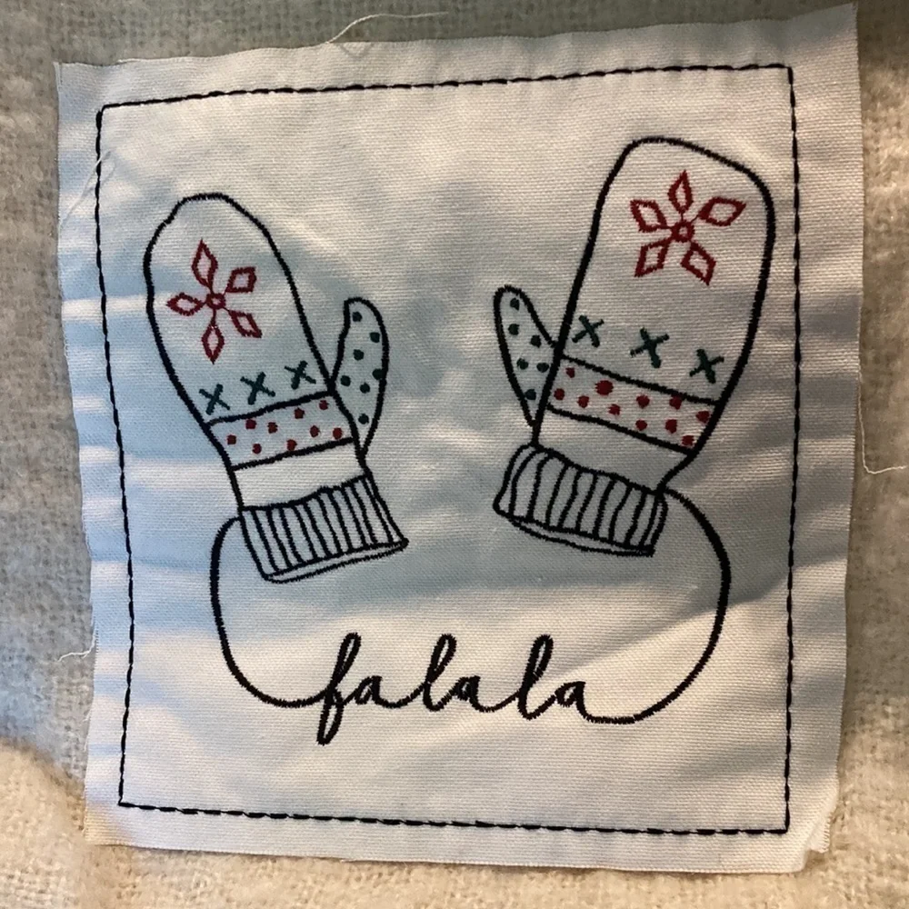 NEW Rae Dunn FA LA LA MITTEN FAUX MOHAIR 50X60 THROW WITH PATCH
